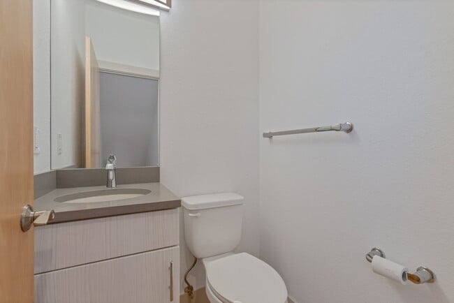 Building Photo - Move In READY!!!   Single family home in s...