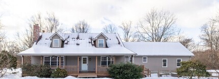 Building Photo - Beautiful 5 bedroom, 2.5 Bath Cape