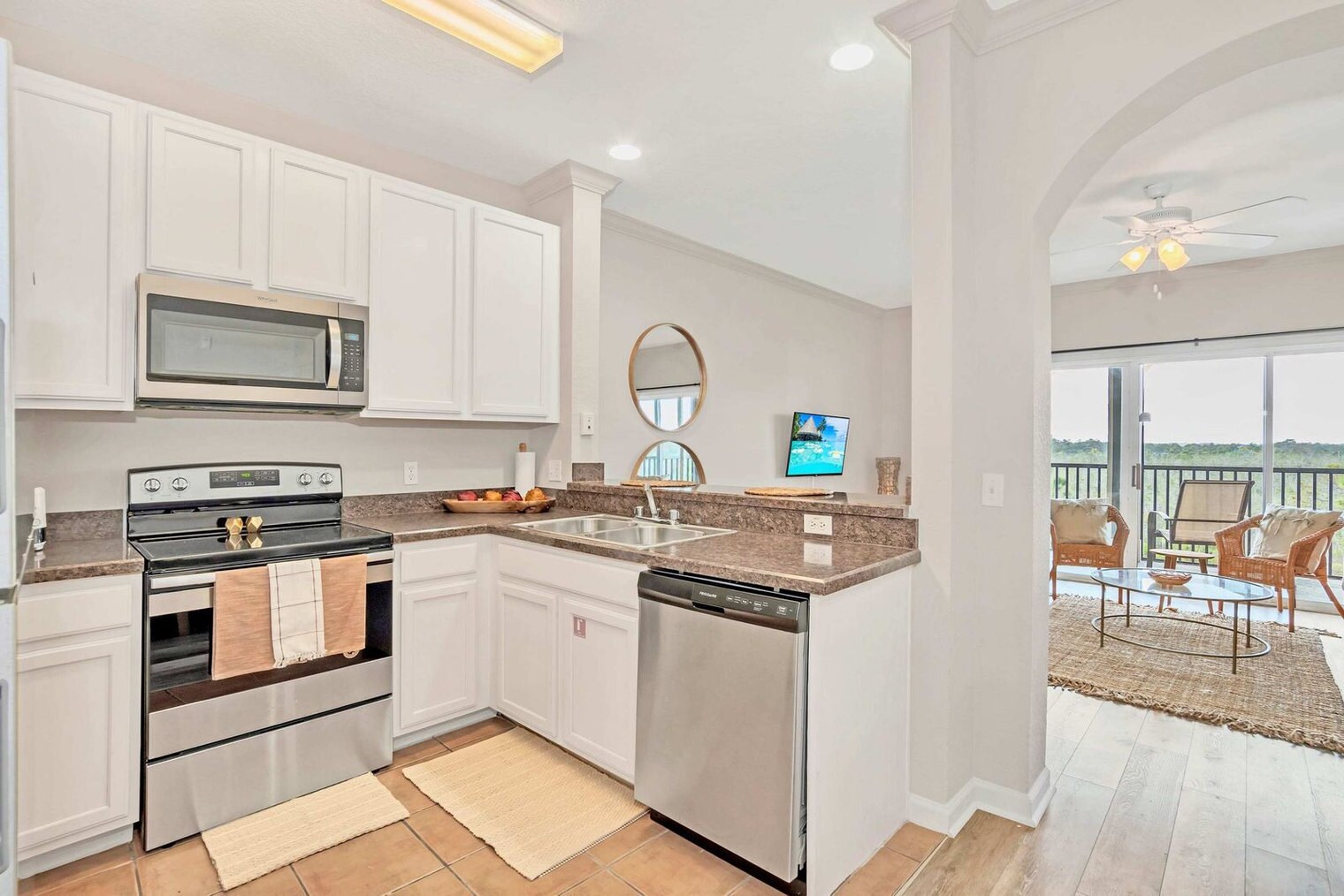 Building Photo - 14200 Avalon Rd