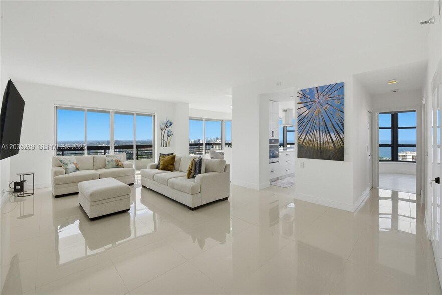 Building Photo - 3500 Mystic Pointe Dr