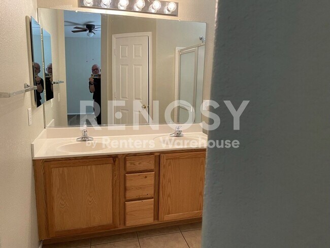 Building Photo - Your New 3 BD/2 BA Home in Surprise!