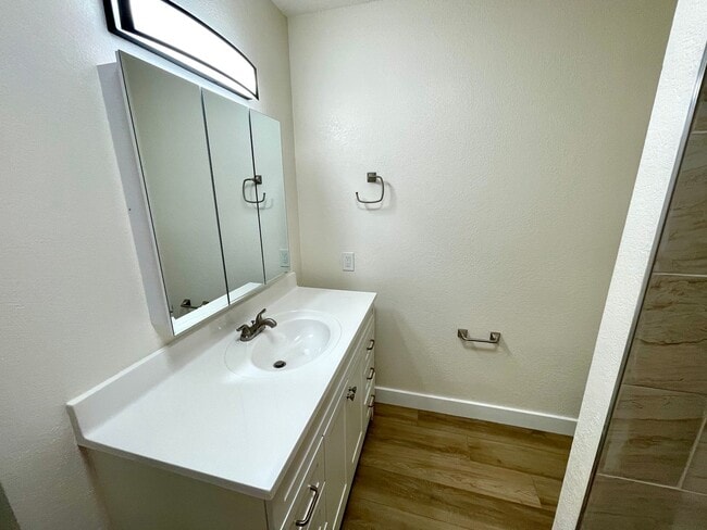 Building Photo - Gorgeous 2-Story Home with Golf Course Views and Modern Amenities!