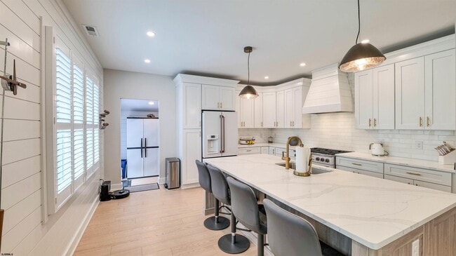 Building Photo - 6223 Winchester Ave