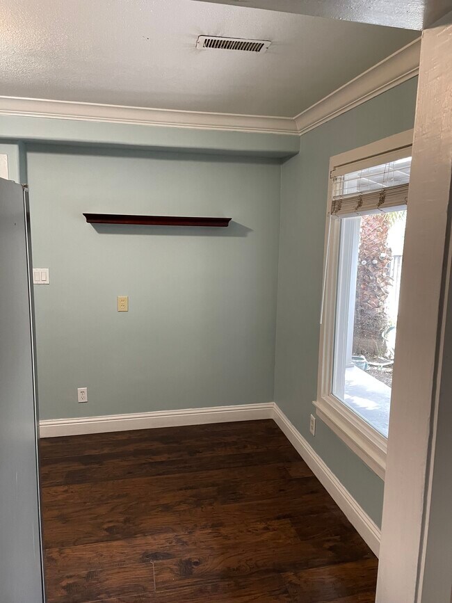 Building Photo - 3815 N California St