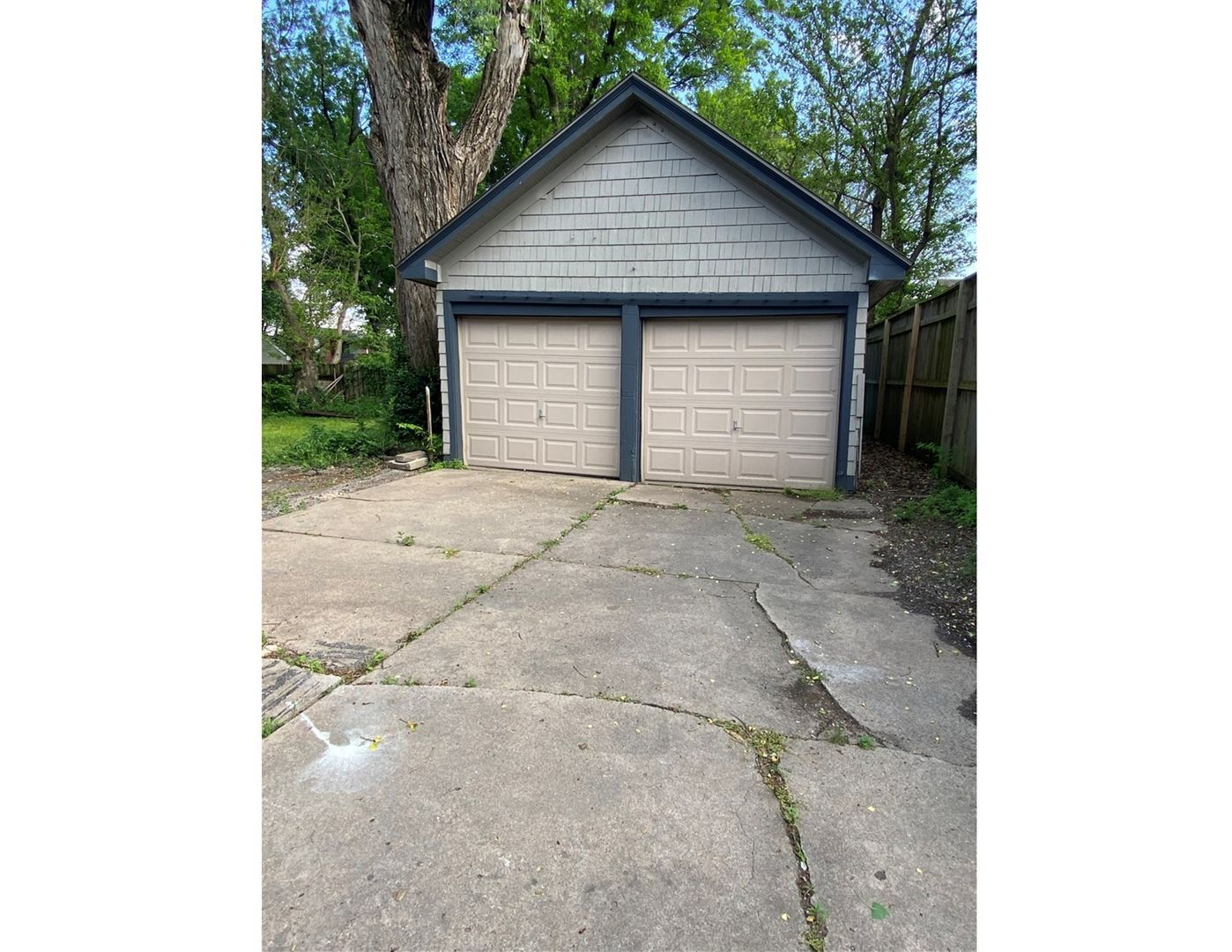 Building Photo - 4117 E Lewis St