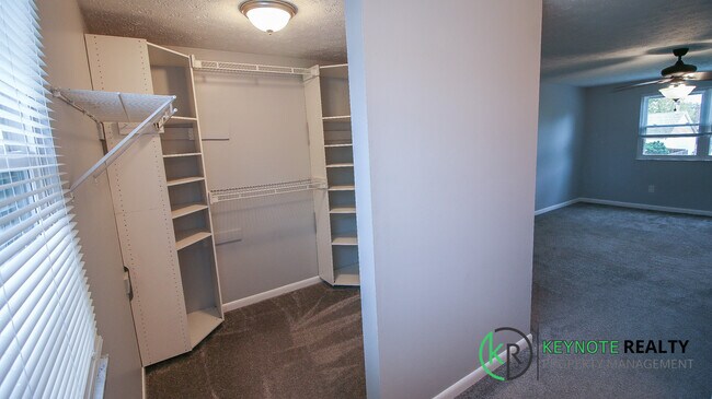 Building Photo - 6426 Silver Pheasant Ct