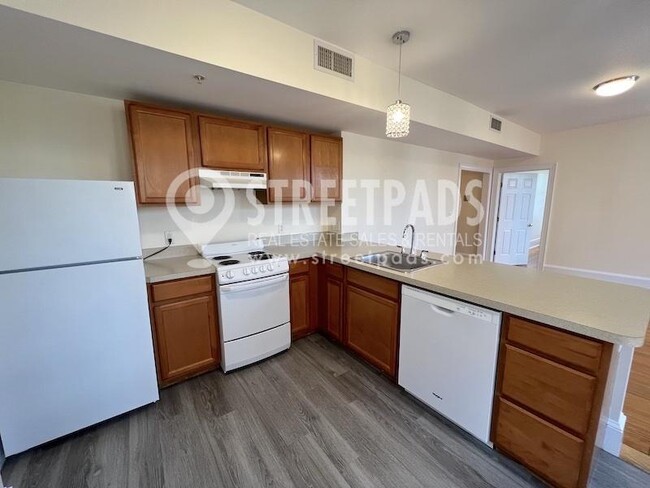Building Photo - 2 bedroom in Cambridge MA 02139