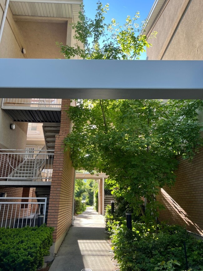 Building Photo - 650 N 500 W