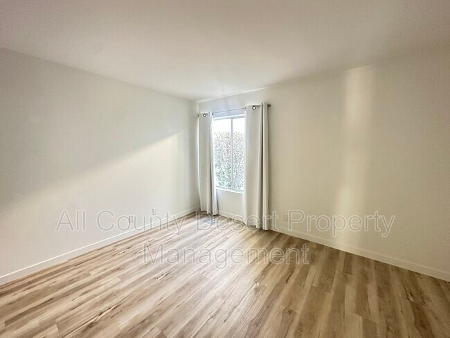 Building Photo - 1675 N Fairway Cir E