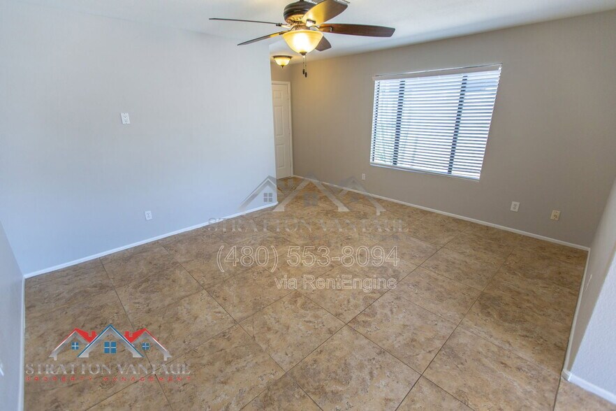 Building Photo - 2105 E Donald Dr