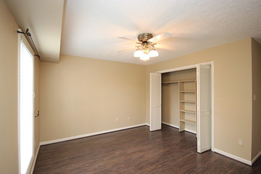 Building Photo - 10129 Oakton Terrace Rd