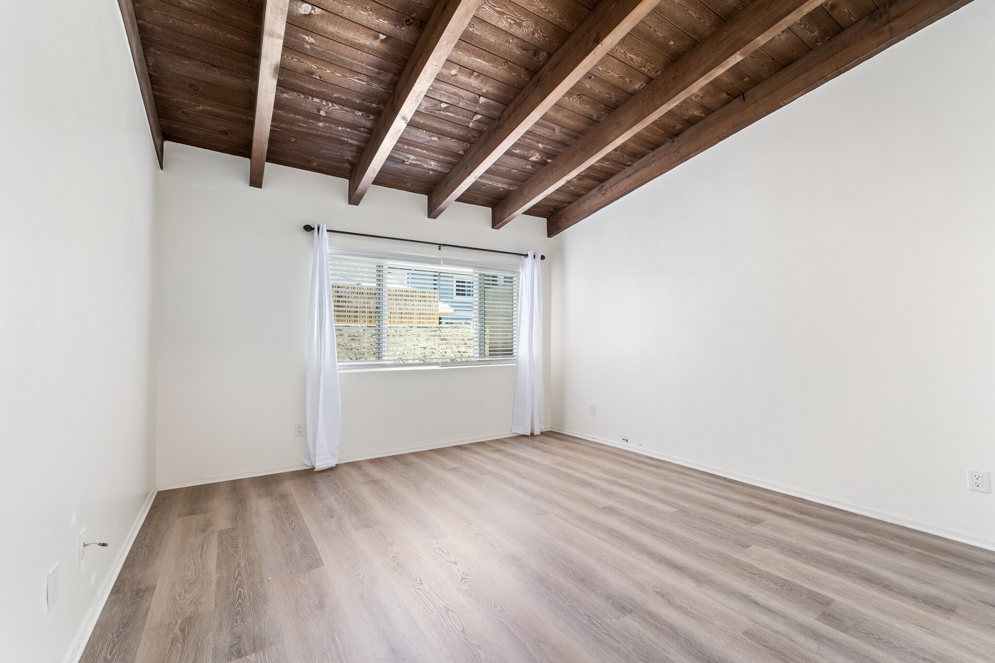 Building Photo - 1909 Harriman Ln