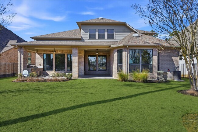 Building Photo - 15314 Viviente Dr