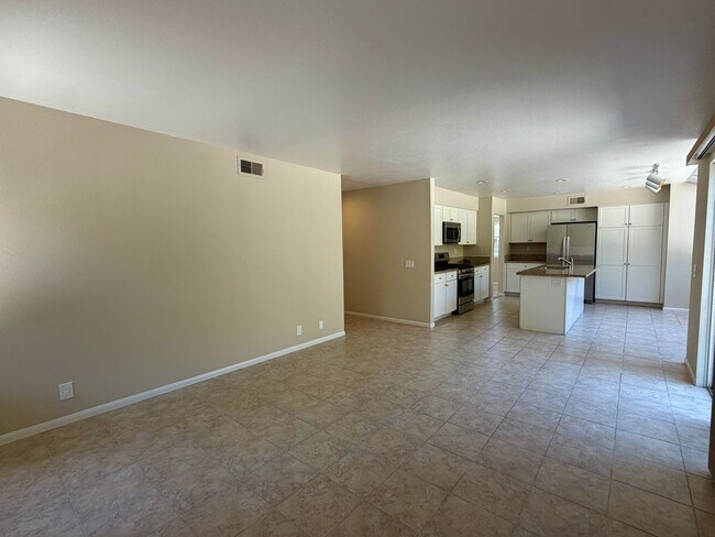 Building Photo - Spacious Five Bedroom in Rancho Del Oro