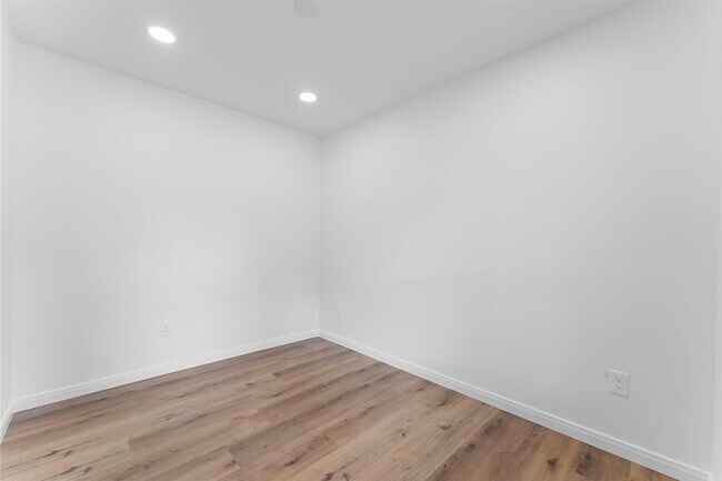 Building Photo - 1507 N Durham Dr