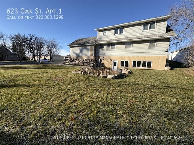 Building Photo - 623 Oak St