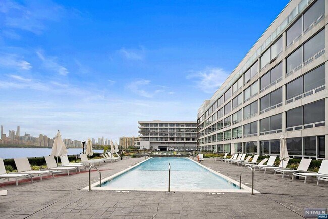 Building Photo - 9 Somerset Ln