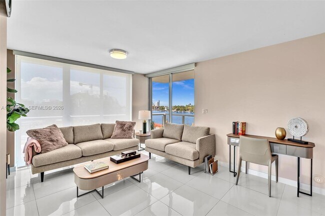 Building Photo - 9901 E Bay Harbor Dr