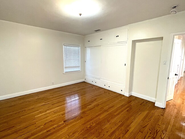 Building Photo - 1235 E Armando Dr