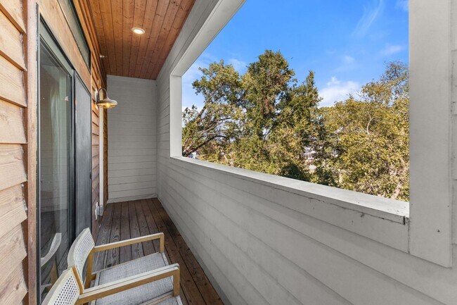 Building Photo - 1224 2nd Ave S