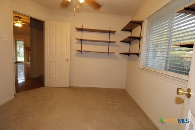 Building Photo - 924 Northern Dancer Dr