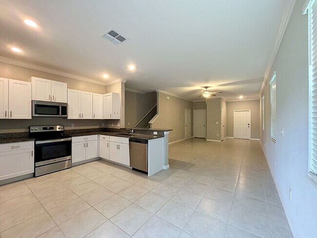 Building Photo - 23213 Willow Glen Way