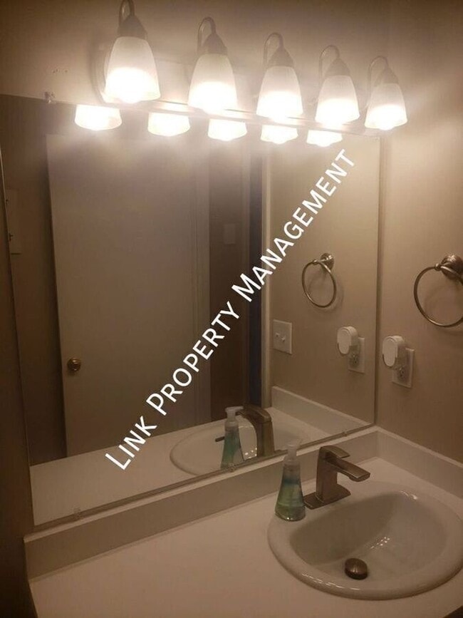 Building Photo - 7183 Holland Ln