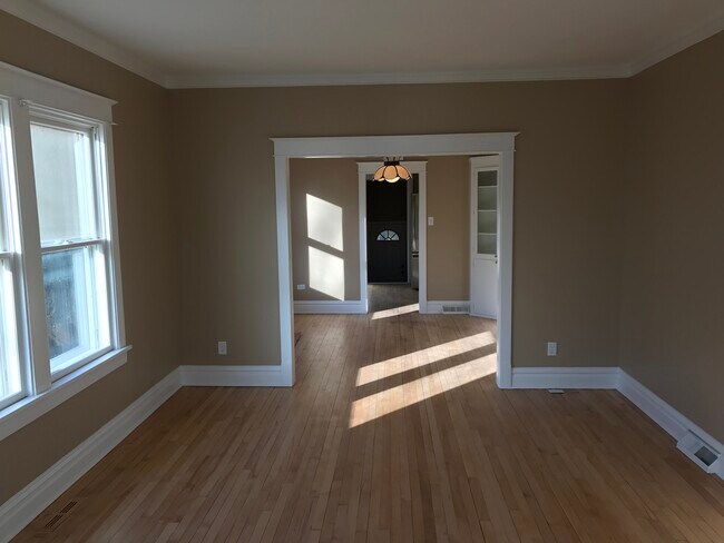 Building Photo - 116 N Adams St