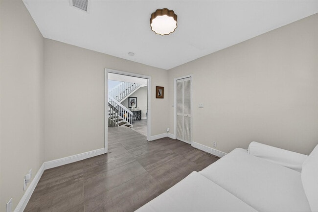 Building Photo - 1505 SE 11th St