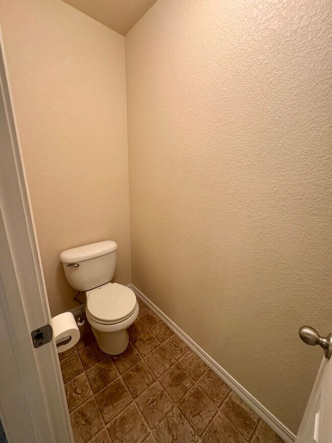 Building Photo - Updated Townhome in North Colorado Springs