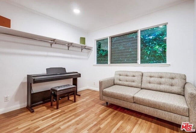 Building Photo - 1275 Havenhurst Dr