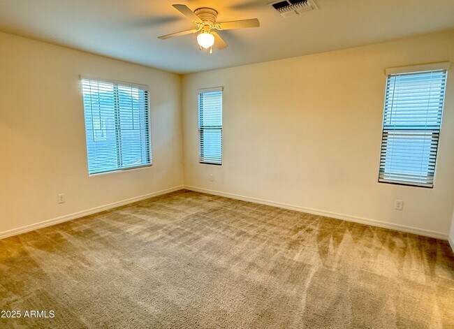 Building Photo - 3916 S 58th Ln