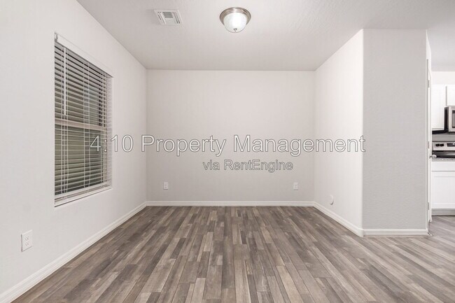 Building Photo - 142 W Impala Dr