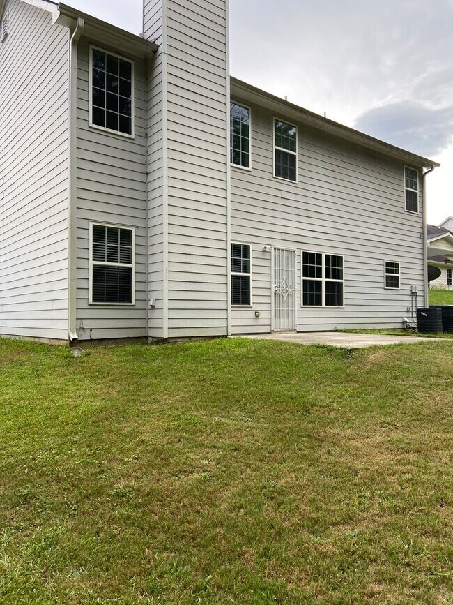 Building Photo - 4BR Home w/ Fireplace + 2-Car Garage in Snellville