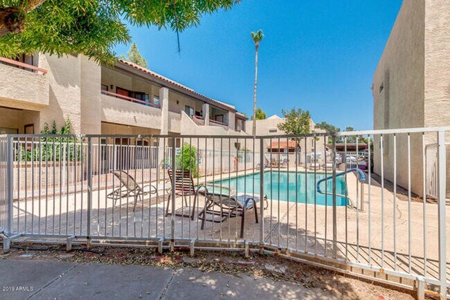 Building Photo - 1ST FULL MONTHS RENT FREE!!! AFFORDABLE UNIT IN NORTH PHOENIX!!!