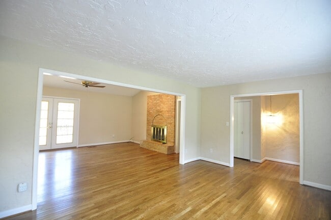 Building Photo - Large home with a pool.