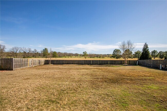 Building Photo - 2715 Vanike Dr