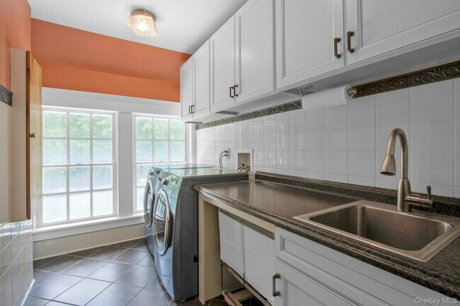 Building Photo - 314 Haverstraw Rd