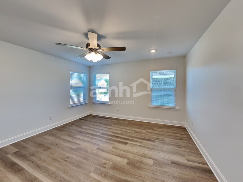 Building Photo - 214 Argea Dr