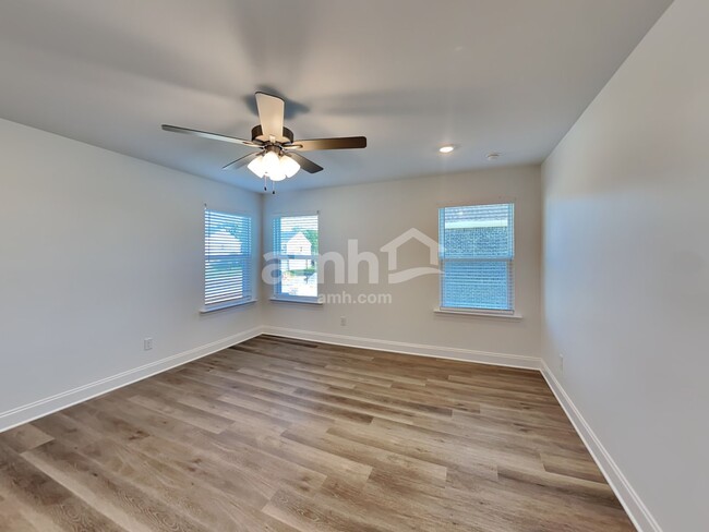 Building Photo - 210 Argea Dr