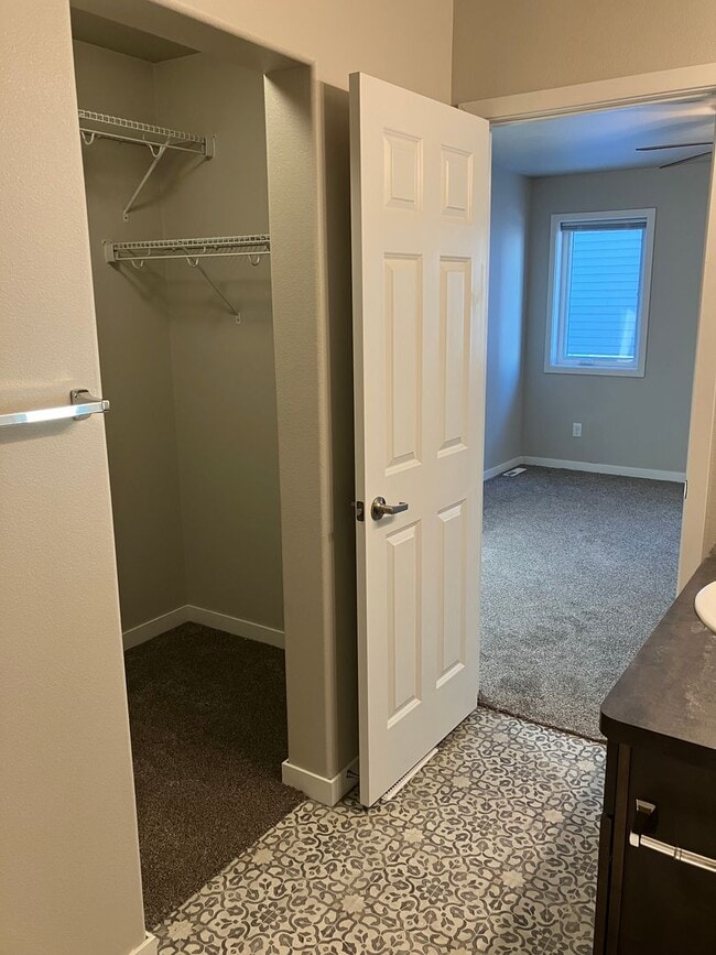 Building Photo - 4 Bed 3 Bath Single Family Home