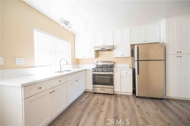 Building Photo - 738 S Chapel Ave