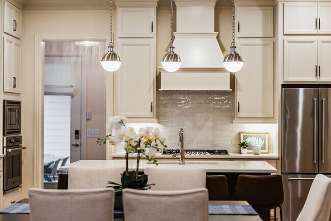 Building Photo - 1036 Clifton St