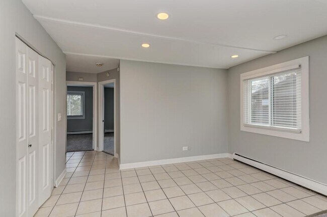 Building Photo - 2440 Waterbury Dr