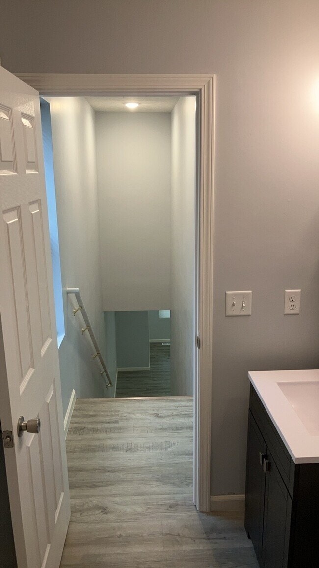 Building Photo - 2025 Culver Ave