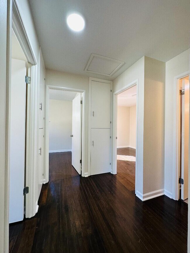 Building Photo - 4551 Lister Ave