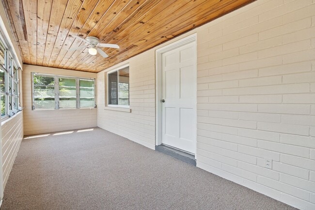 Building Photo - MOVE IN SPECIAL- Charming 2/1 Home w/ Partially Fenced Yard in St. Cloud