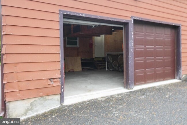 Building Photo - 852 N Limerick Rd