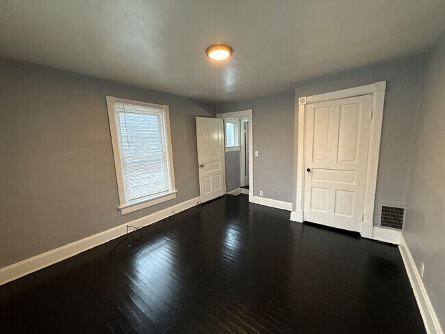 Building Photo - 1116/ 1120 Bonacker