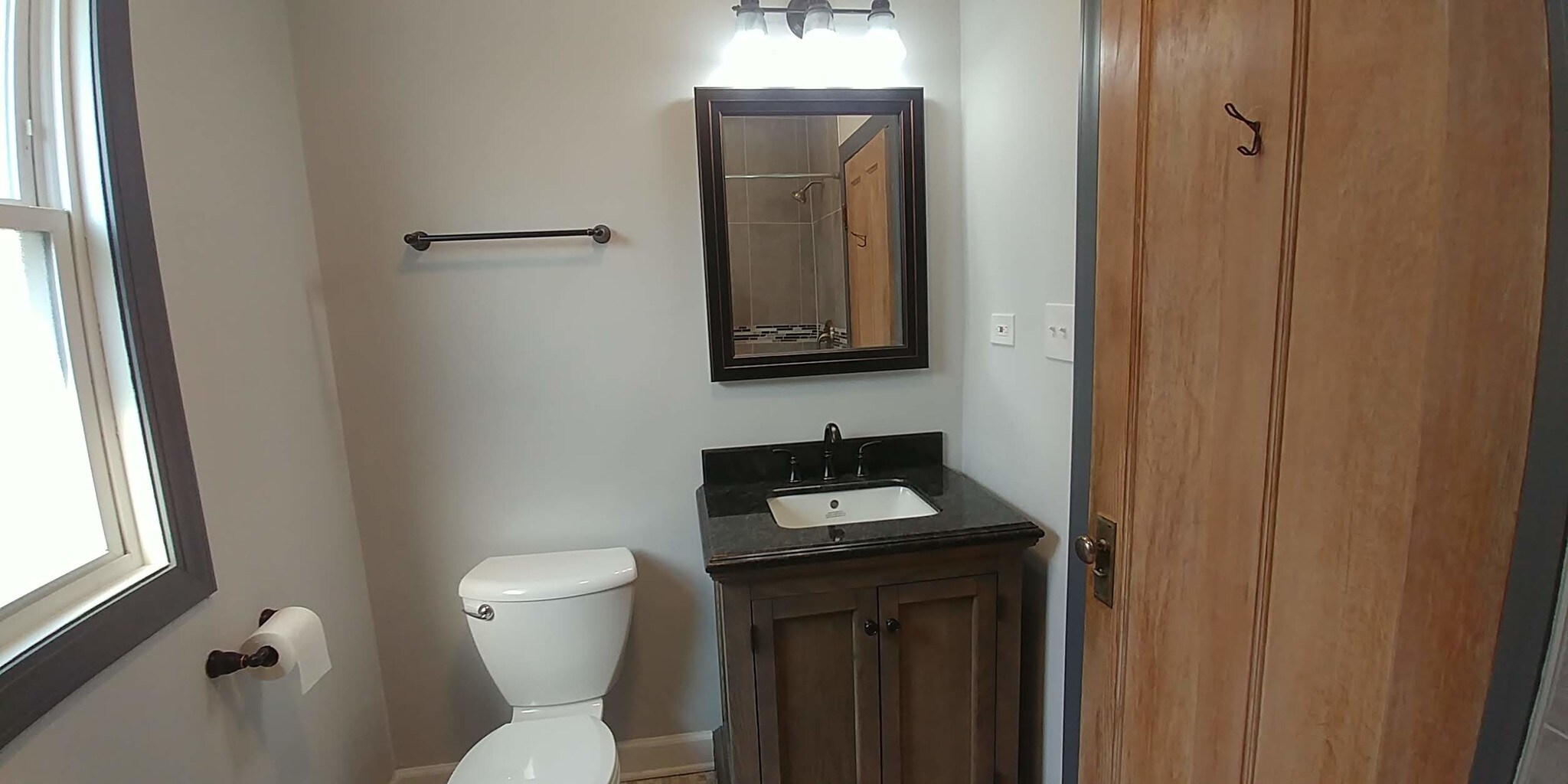 Bathroom - 5365 N Magnet Ave